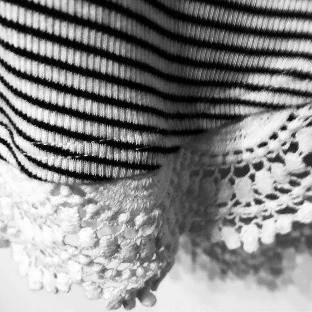 Black & White Striped Lace Hem Swing Tunic Top 1X - Picture 4 of 4